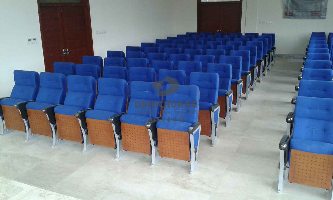 刚果（金）贝贡区政府项目-蓝色沙发座椅